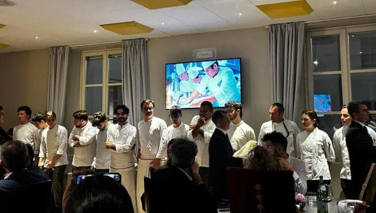 Coltelli in valigia: iniziano gli stage dei futuri cuochi