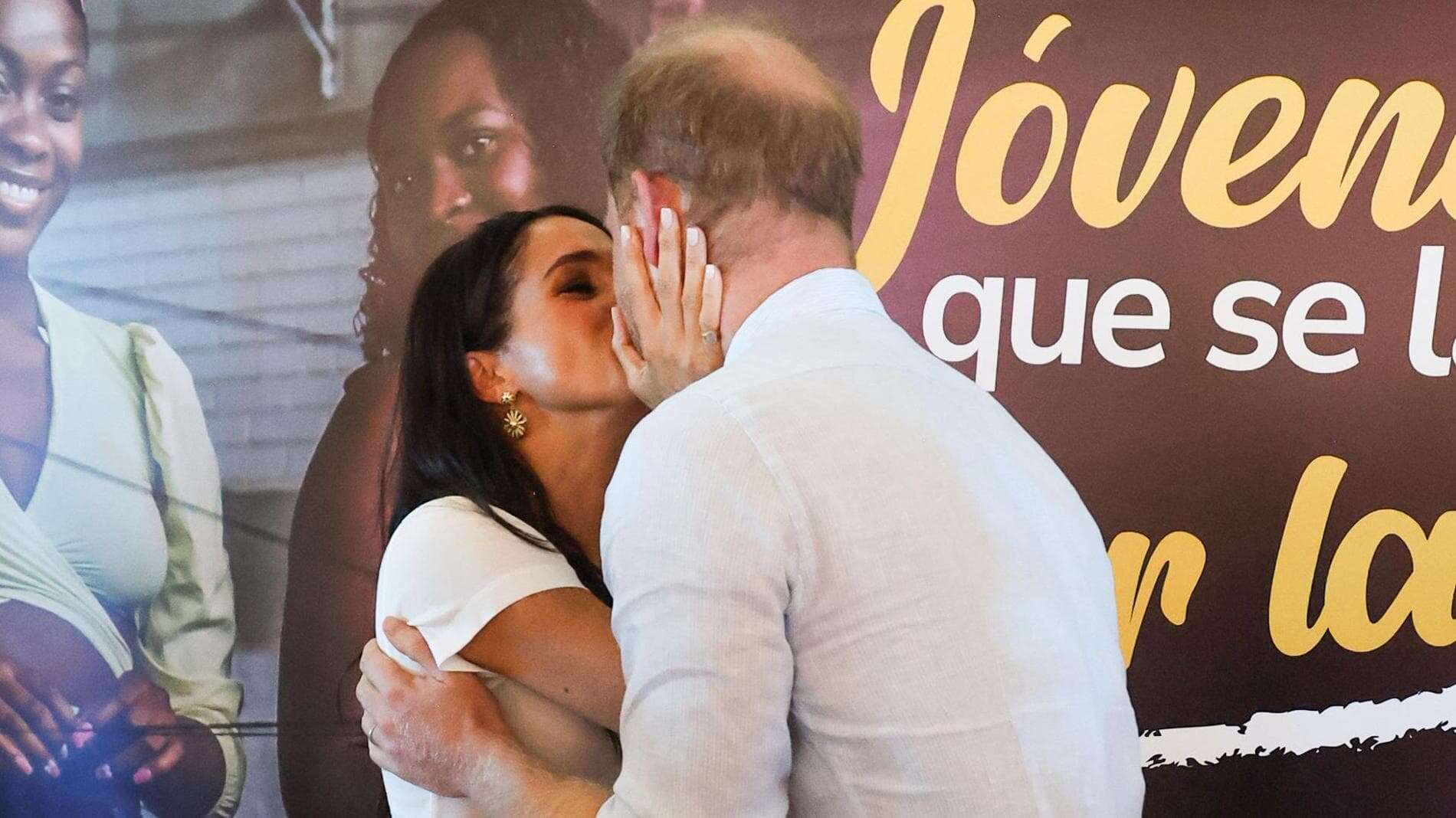 Harry: i 40 anni, la festa lontano da “casa” e l’amore per Meghan che dura, nonostante tutto. Storia per immagini della love story