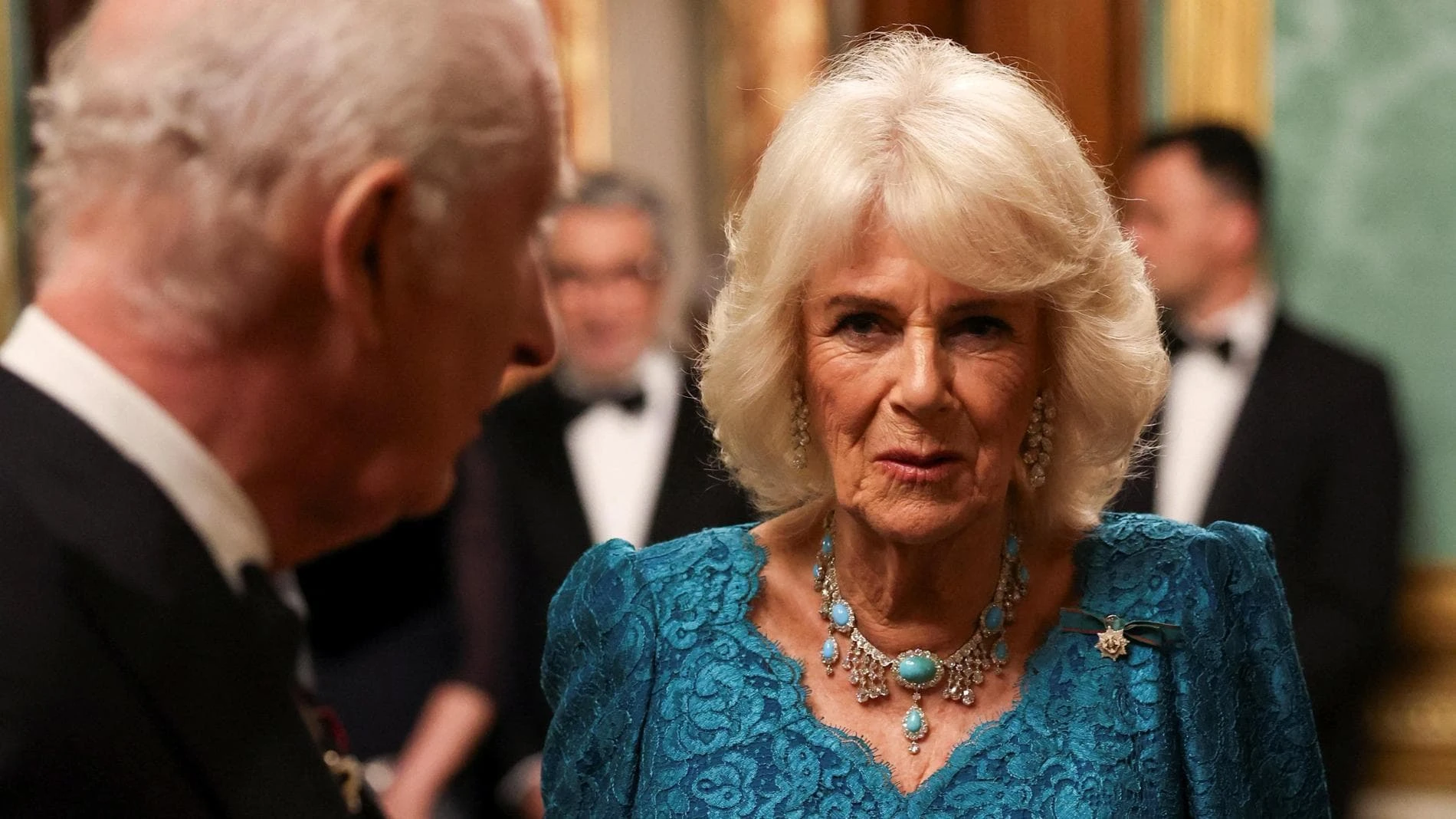 La regina Camilla poteva indossare uno dei tesori della Corona, ma ha scelto la collana di sua madre