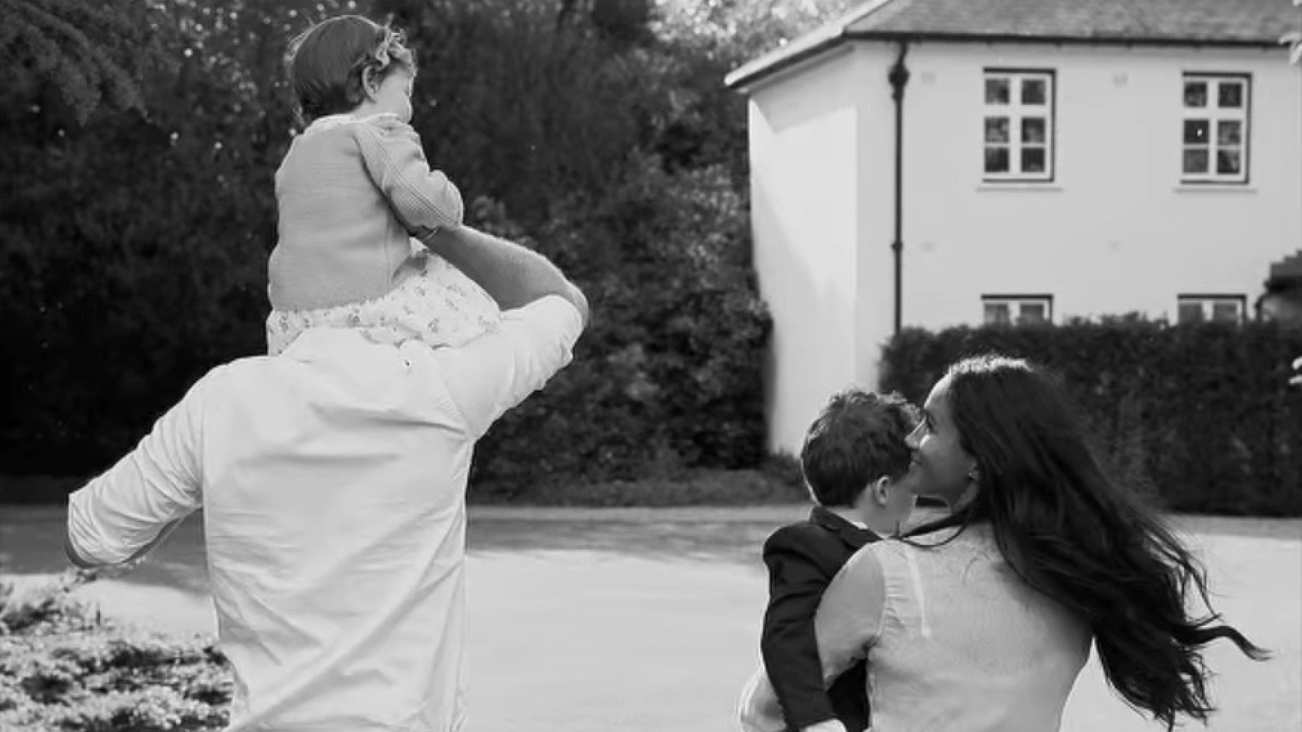 Archie compie 5 anni: ecco come lo festeggiano nonno Carlo e i genitori, Harry e Meghan