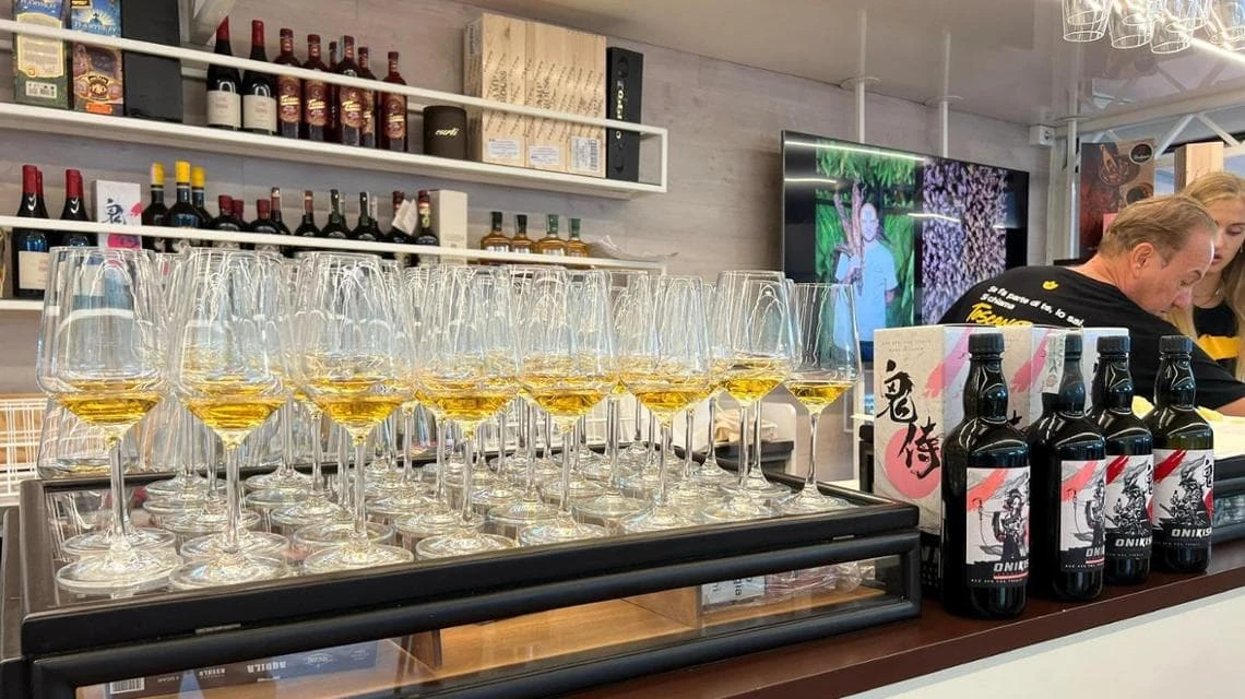 Parmigiano, whisky giapponesi e sigaro: a Bra il lusso lento che accende i sensi