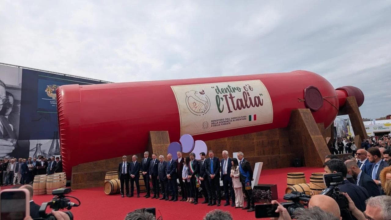 Vinitaly, Lollobrigida: “Basta con le etichette sulla salute che condizionano i consumatori”