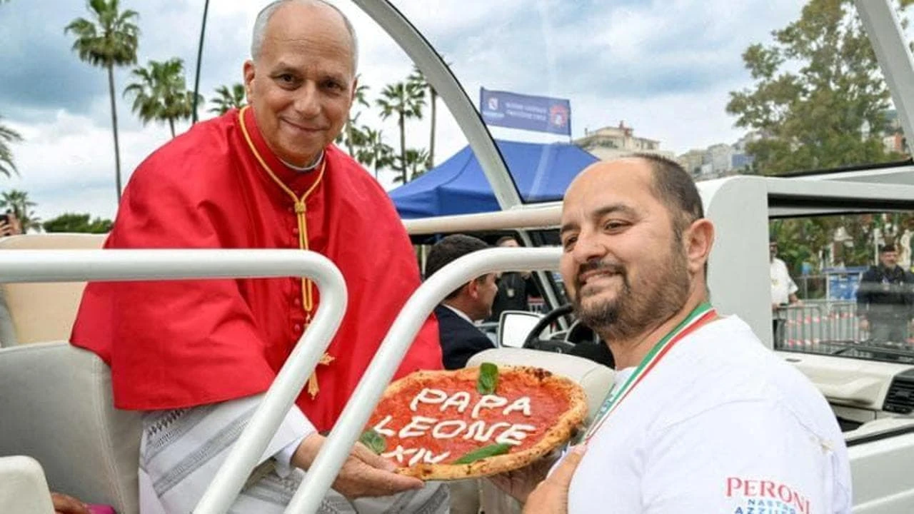 Da Leone XIV a Francesco, le pizze papali tra Napoli, Chicago e Vaticano