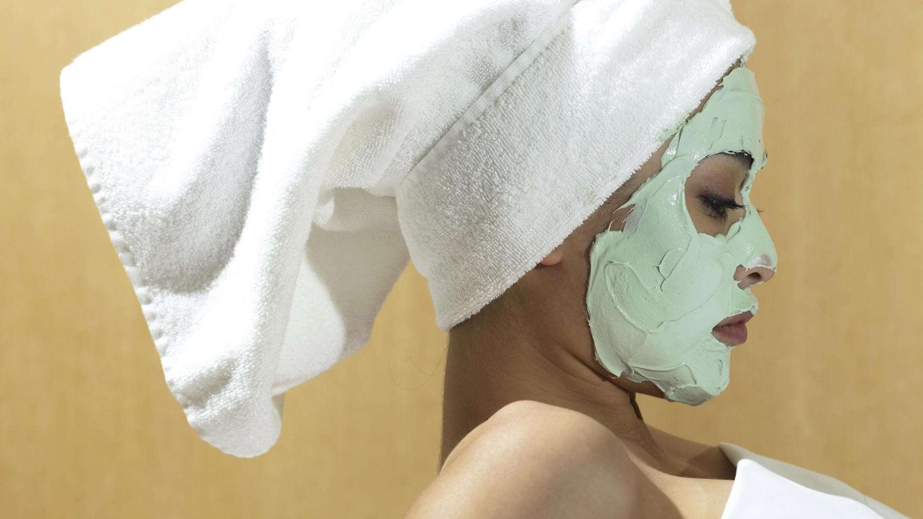 Non solo viso: la maschera (skincare) che non ti aspetti. Dagli occhi ai glutei, guida al rituale più rilassante dell’autunno