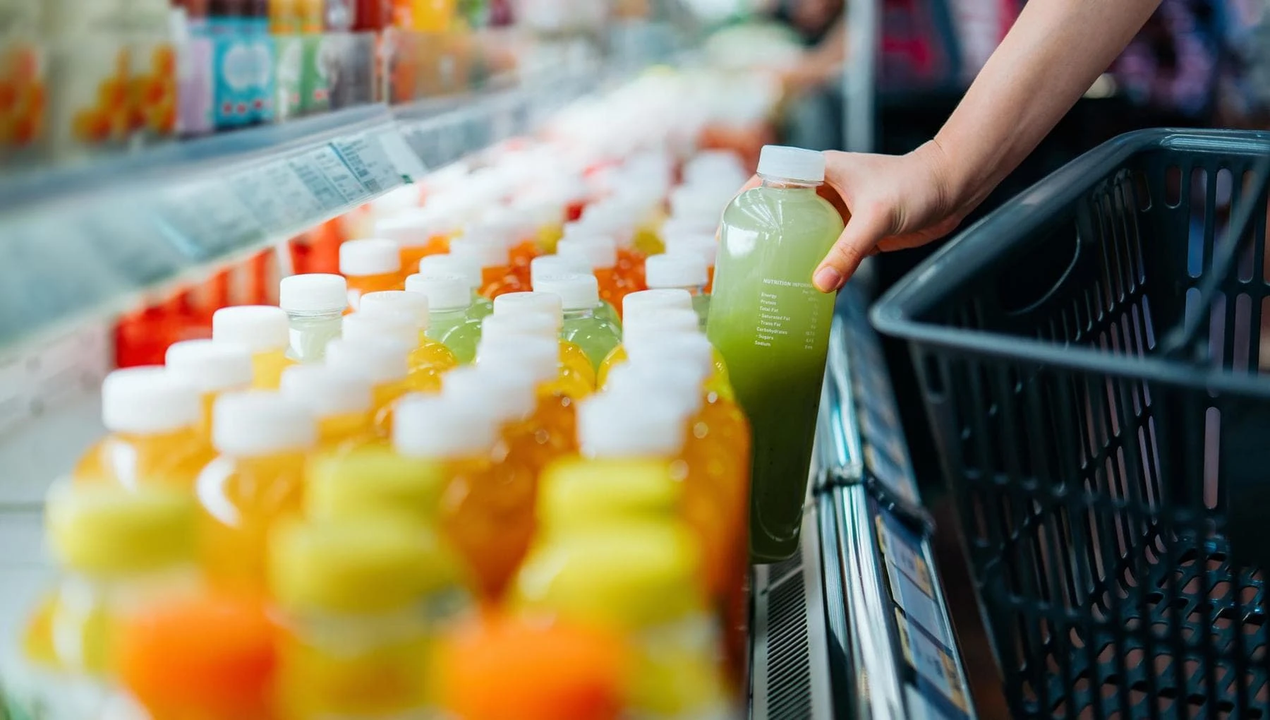 Cosa bere quando fa caldo? Pro e contro delle bibite estive