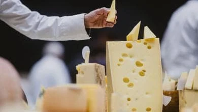L’Emmentaler...perde i buchi. E la Svizzera corre ai ripari
