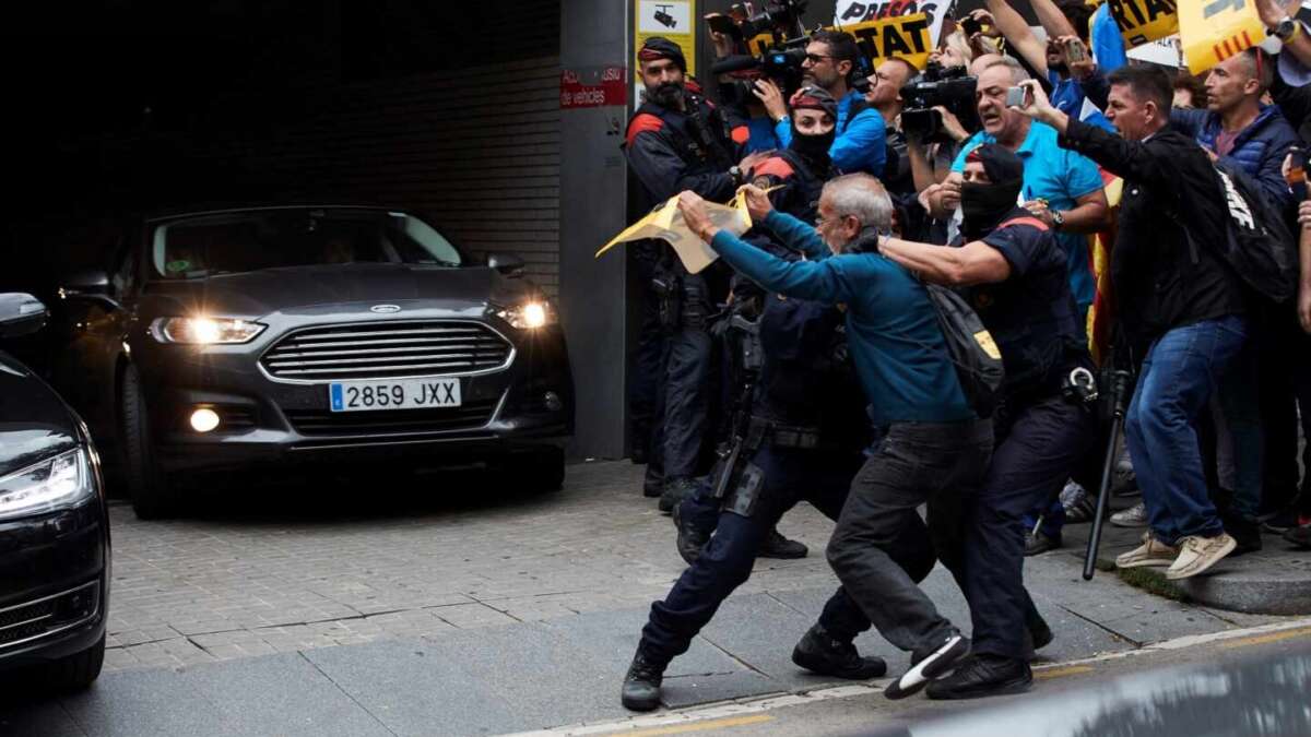 Cuando Pedro Sánchez visitó Barcelona protegido por un subfusil MP-5