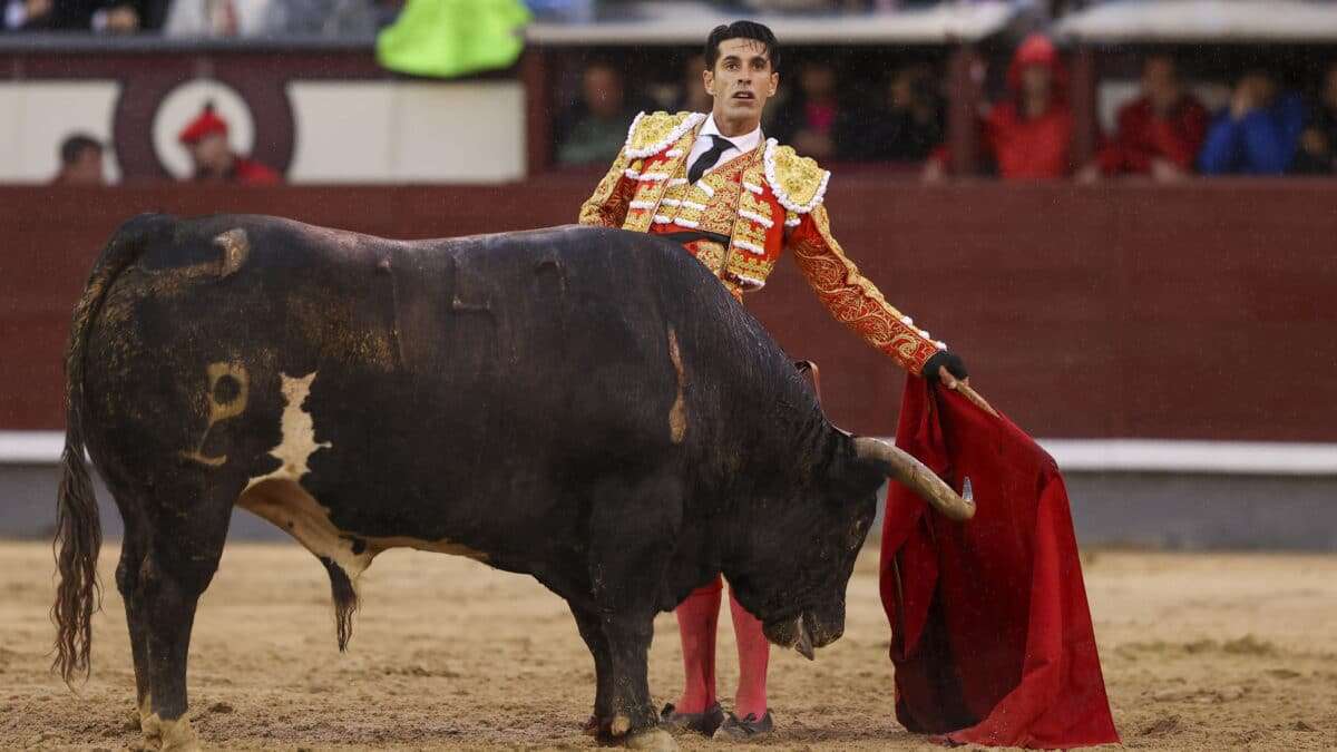 Talavante mirando al tendido cinco años después