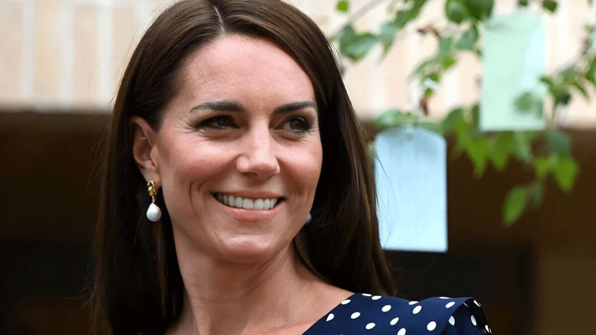 Héroe de guerra y mano derecha de Isabel II: el nuevo secretario de Kate Middleton