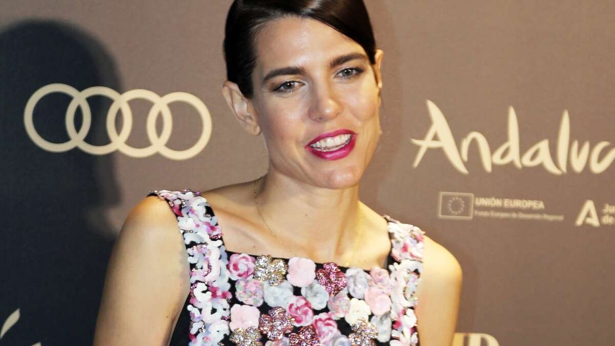 ¿Puede haber una heredera de estilo de Grace Kelly? Carlota Casiraghi, a prueba