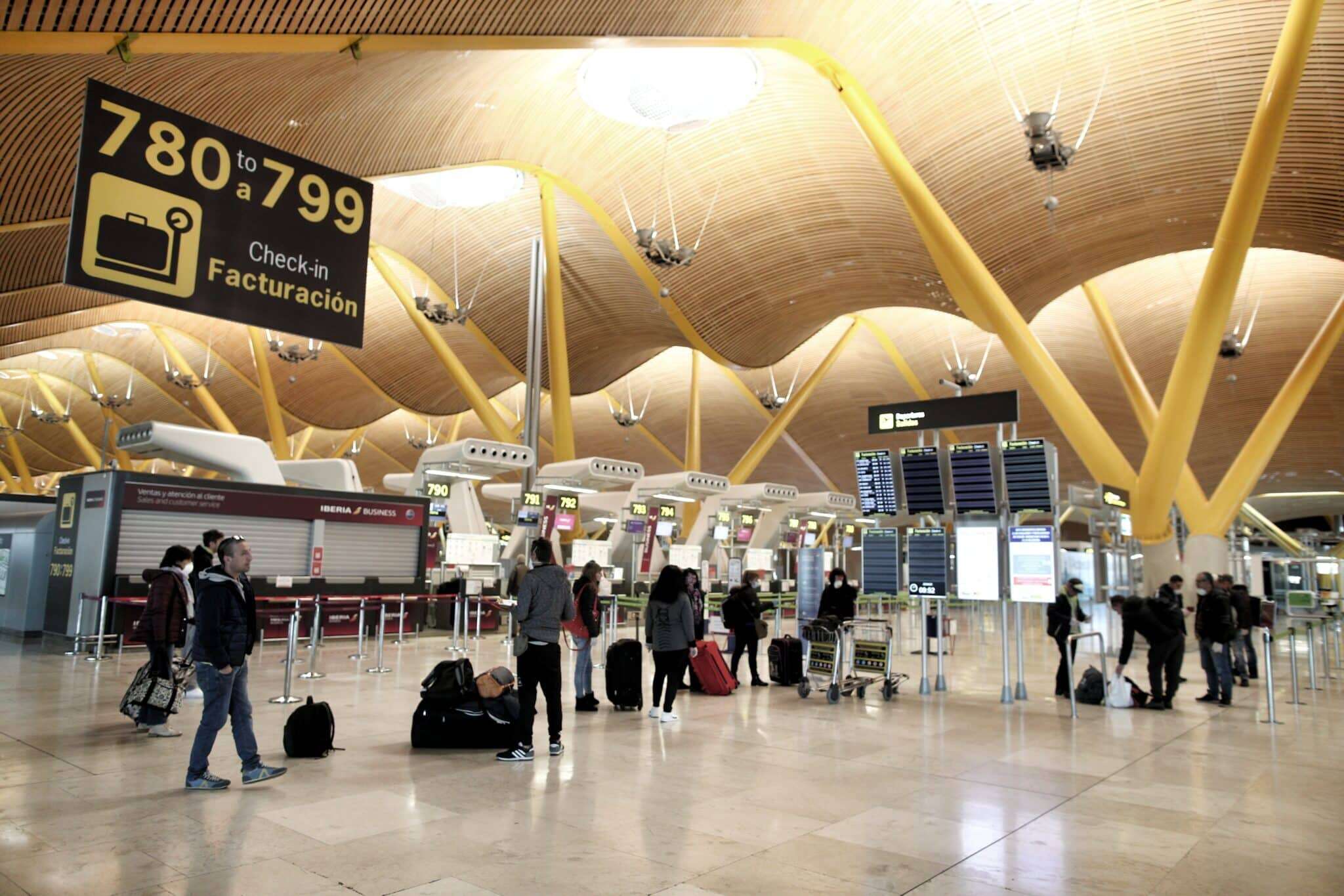 UGT convoca una huelga en el puente de la Constitución en todos los aeropuertos de Aena