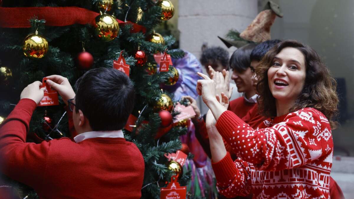 ¿Dónde se ha comprado Isabel Díaz Ayuso su original jersey navideño?