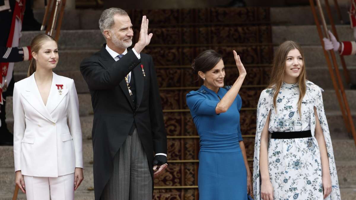 La princesa Leonor llega, radiante con el traje de las “nuevas princesas”, al Congreso para su gran día