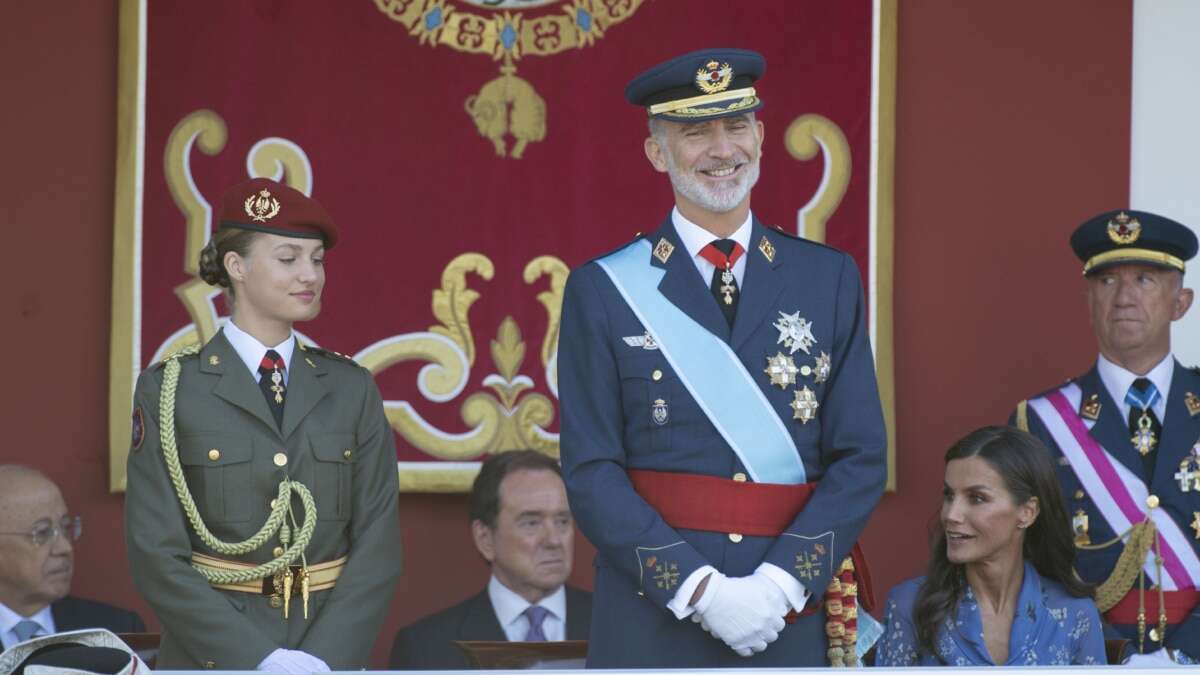 De Juan Carlos a Leonor pasando por Felipe: tres generaciones de cadetes reales de fiesta por Zaragoza