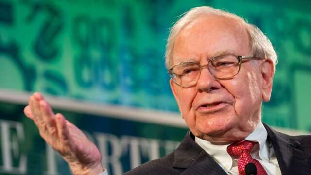 Huyền thoại Warren Buffett từng có nỗi sợ ‘nói không nên lời’ nhiều người thường mắc, nhờ một quyết định trị giá 100 USD mà thành công