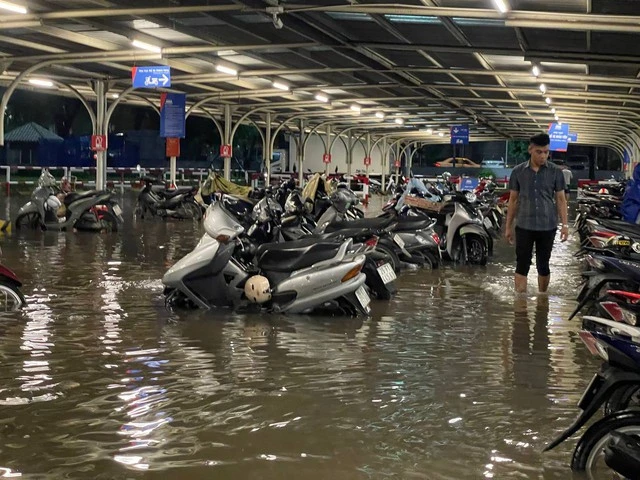 Hình ảnh Hà Nội và TP.HCM sau cơn mưa 