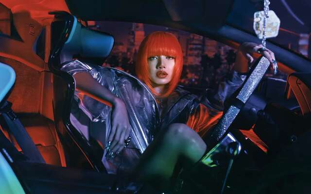 Báo nước ngoài nói về album của Lisa (BLACKPINK): Lỗi thời một cách đáng buồn