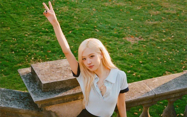 Rosé (BLACKPINK) bị chỉ trích thích bản sắc phương Tây