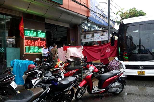 Những hình ảnh mới nhất ở Mái ấm Hoa Hồng: Toàn bộ các bé đã được đưa lên xe, chuyển về mái ấm mới