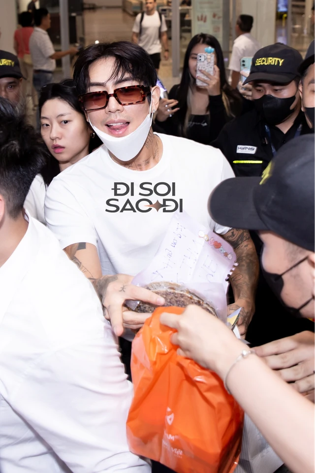 “Chồng quốc dân” DPR IAN khiến fan Việt mất ngủ, còn thả tim 1 cô nàng có visual xinh ngất ngây