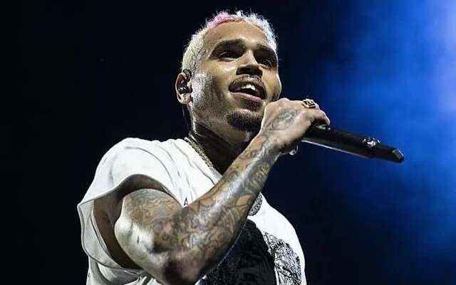 Chris Brown kiện Warner Bros., đòi bồi thường 500 triệu USD