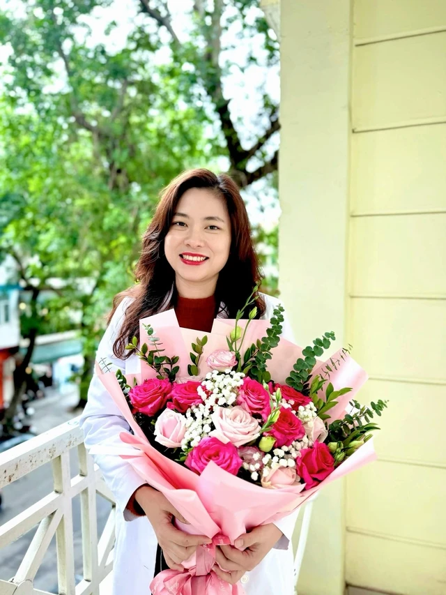 Nữ bác sĩ sản công khai “nghề tay trái” trong cabin Y khoa khiến cộng đồng mạng sửng sốt hôm nay là ai?