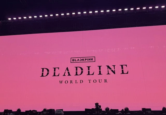 BLACKPINK chính thức trở lại: Mở màn concert quá bốc, nhan sắc quyến rũ khiến fan mê mẩn!