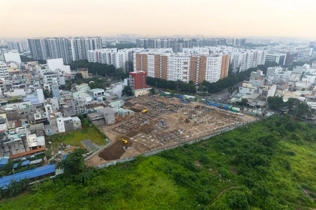 Toàn cảnh ngôi trường tiểu học đang được xây dựng trên nền nghĩa trang lớn nhất TP.HCM