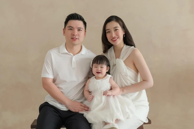 Vợ chồng Đỗ Mỹ Linh lần đầu đăng ảnh nét căng của 