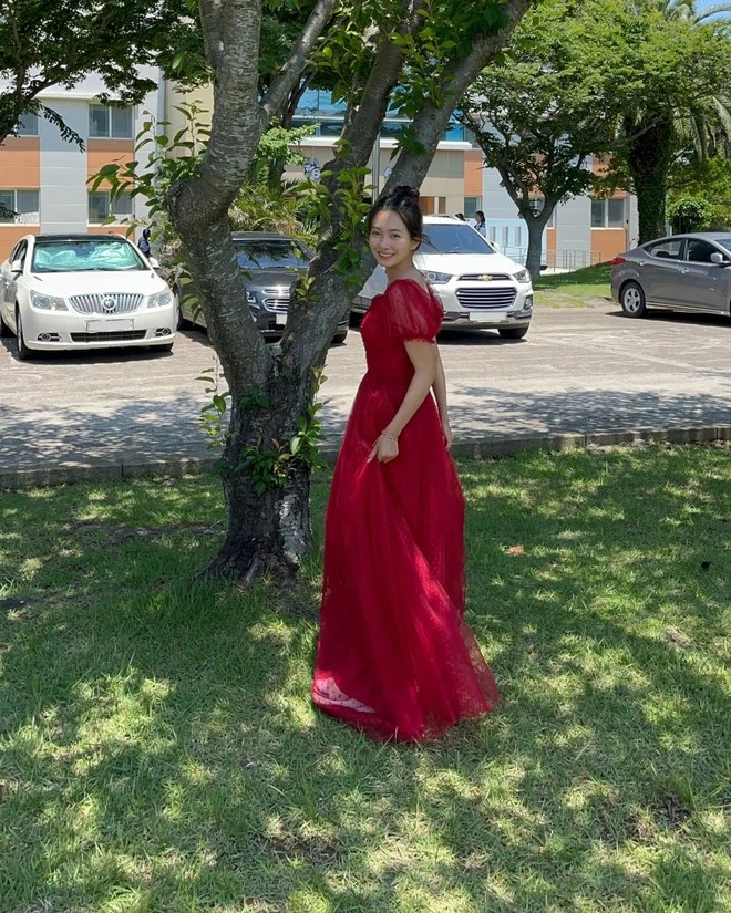Visual “lột xác” ở tuổi 18 của sao nhí hot nhất Hàn Quốc