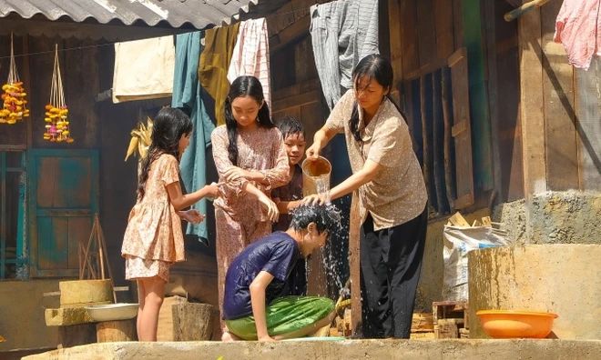Mỹ nhân bí ẩn nhất Lật Mặt 7 được khen nức nở dù xuất hiện vài phút, đóng 