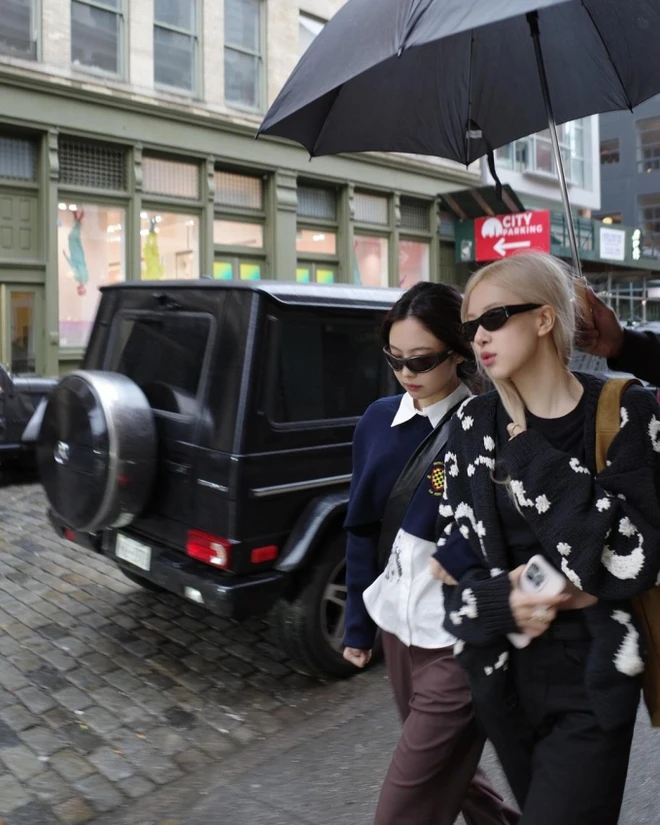 Rosé gây chấn động khi khoe khoảnh khắc hẹn hò Jennie ở Mỹ nhưng lại khiến fan tiếc nuối vì một điều!