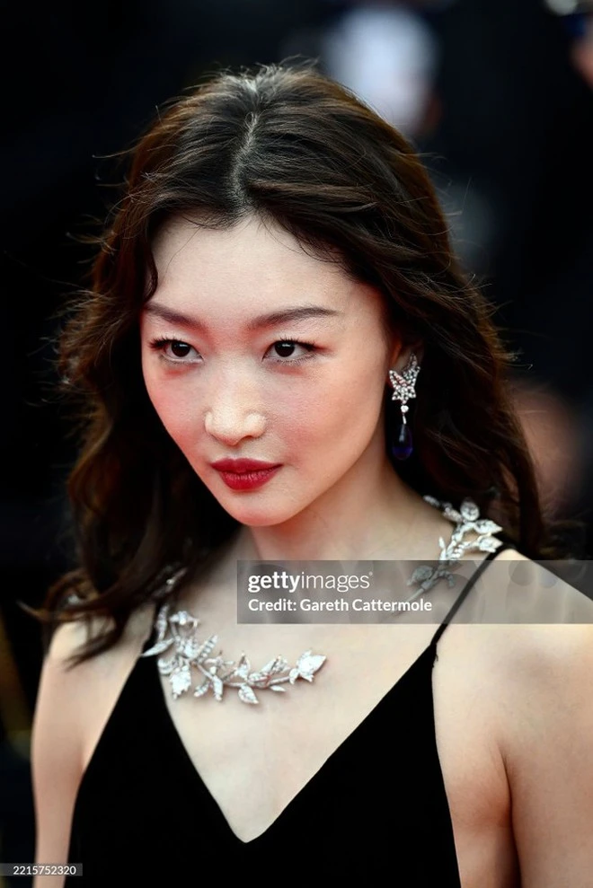 Sao nữ dưới ống kính hung thần ở Cannes
