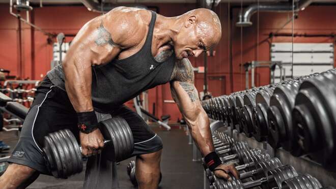 The Rock cơ bắp cuồn cuộn nhờ 4h sáng đến phòng gym, nhưng tập thể thao vào buổi sáng có hiệu quả bằng buổi tối?