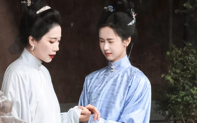 Mỹ nhân Hoa ngữ được khen như thiên kim tiểu thư xé sách bước ra, nhan sắc hoàn hảo trời sinh để đóng cổ trang
