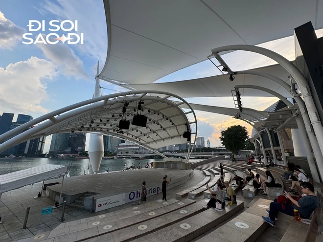 Concert Hà Anh Tuấn tại Singapore trước giờ G: Hàng trăm khán giả Việt đã có mặt, ai cũng xúng xính chụp ảnh check-in!