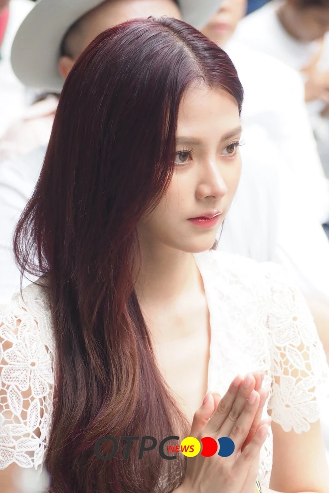 Baifern Pimchanok lần đầu lộ diện hậu ồn ào chia tay Nine Naphat, visual ra sao mà khiến dân tình sục sôi?