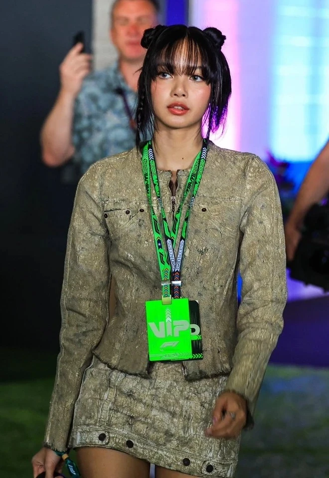 Lisa (BLACKPINK) tất tả về Hàn dự concert của mẹ bạn trai CEO, rộ nghi vấn sắp về làm dâu gia tộc tỷ phú