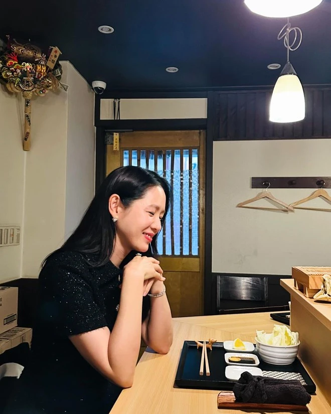 Son Ye Jin cập nhật ảnh mới, Hyun Bin được gọi là 