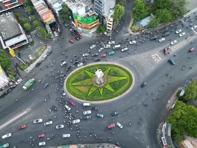 Sáng nay mưa rào xuất hiện ở TP.HCM: Có “giải nhiệt” nhưng không đáng kể