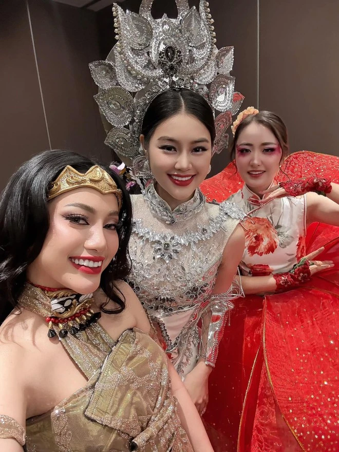 Đại diện Việt Nam và thí sinh hoảng loạn, ôm nhau khóc khi động đất xảy ra