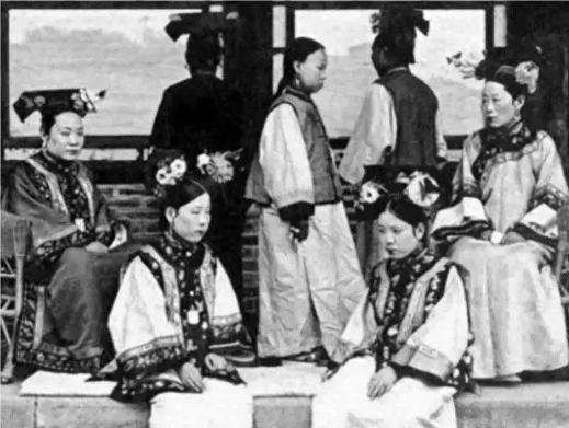 6 bức ảnh hiếm cuối triều Thanh: Chính thất lạnh lùng, thông phòng e dè, diện mạo thái giám gây bất ngờ