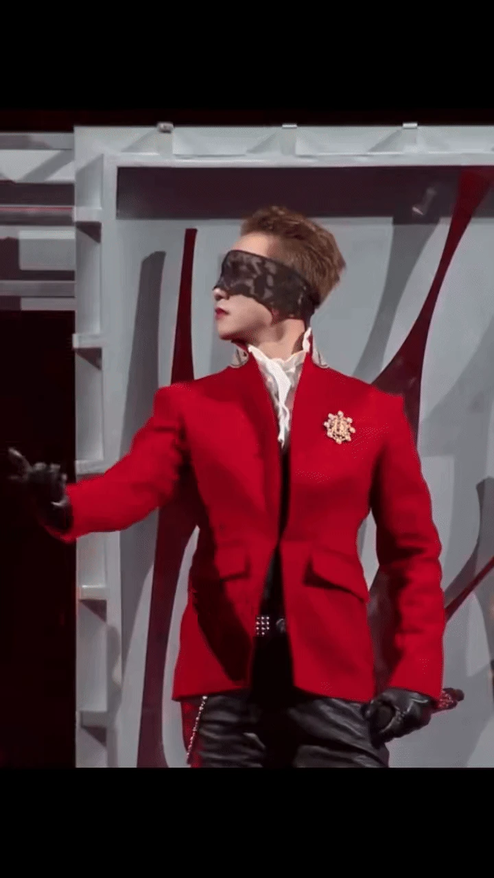 Sơn Tùng chơi Halloween muộn quá, nhưng visual quá nét!