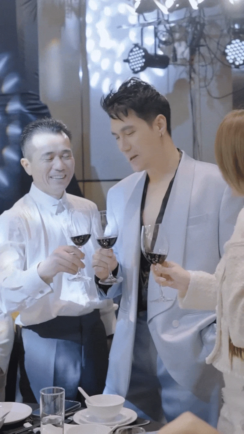 Việt Anh để lộ bằng chứng đang hẹn hò Quỳnh Nga?