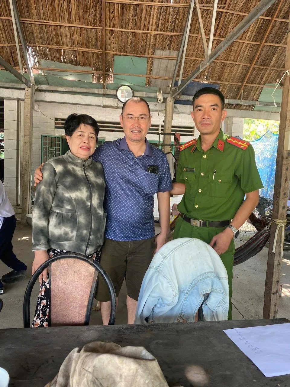 13 năm bặt vô âm tín, người đàn ông 48 tuổi lặn lội từ Pháp về Việt Nam tìm lại người thân thất lạc: Cuộc đoàn tụ đẫm nước mắt