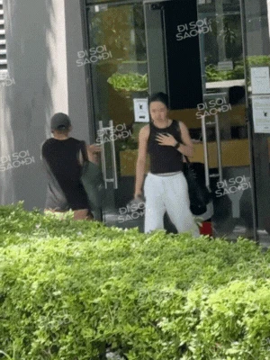 Bắt gặp Angela Phương Trinh sánh đôi bên Phạm Văn Mách, ngoại hình đàng gái có 