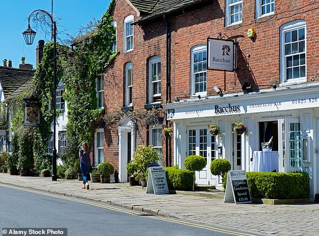 Dàn sao bóng đá phải thuê võ sĩ MMA bảo vệ khi băng đảng tội phạm coi khu nhà triệu phú là “Disneyland”