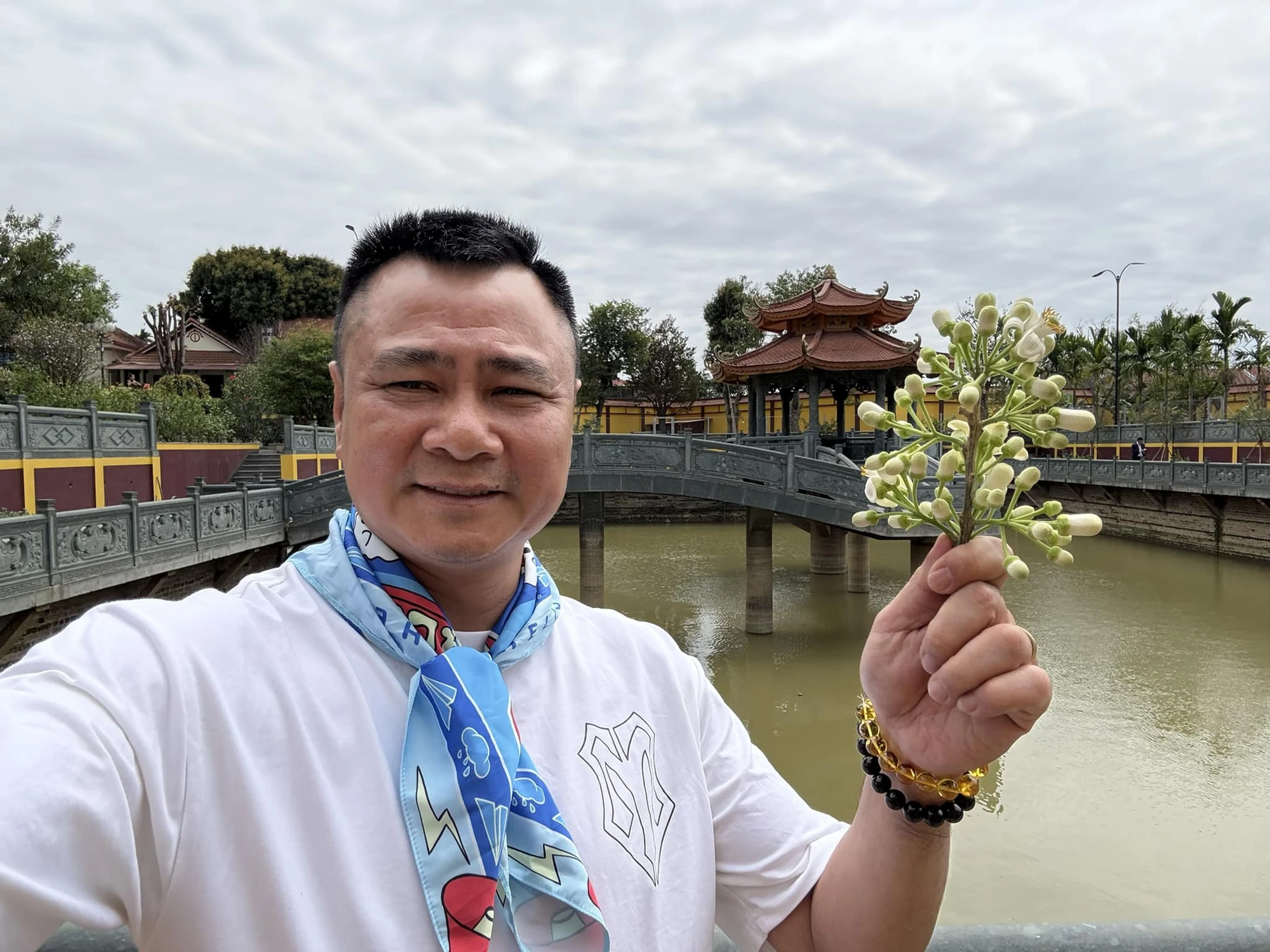 Đại tá, Giám đốc Nhà hát Chèo thương vợ hai kém 12 tuổi thiệt thòi, phải 