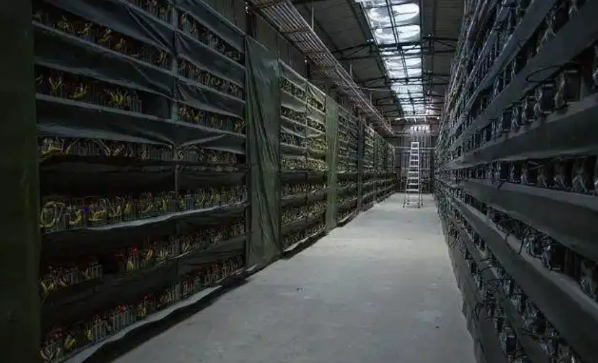 Đột kích căn hộ cho thuê có 80 chiếc máy tính hoạt động 24/24, phát hiện bí mật động trời sau số tiền điện hơn 2,2 tỷ đồng/năm