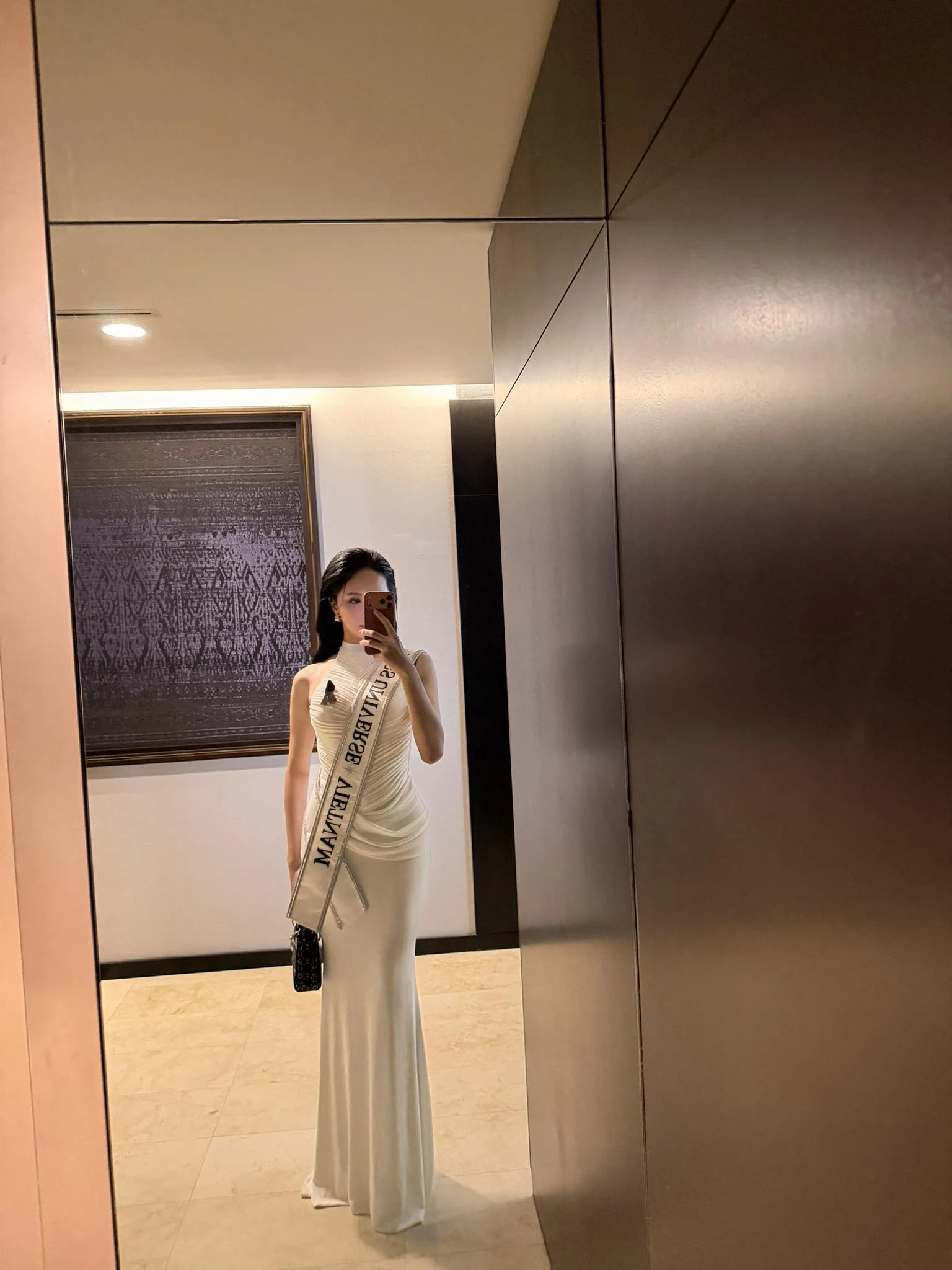 Hương Giang ngày đầu ở Miss Universe: 1 chi tiết thể hiện EQ cao, thái độ truyền thông quốc tế mới đáng bàn